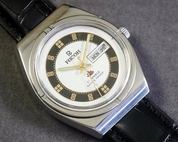 Vintage Ricoh Automatic Mens Wrist Watch Caliber R61 Day Date