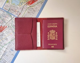 Titolare del passaporto personalizzato, titolare del passaporto in pelle per uomini e donne, copertina del passaporto in pelle minimalista, regalo personalizzato per i viaggiatori.