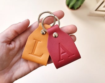 Personalized leather keyring, Monogram keychain leather as a gift for women, Initial keychain, Custom leather keychain.