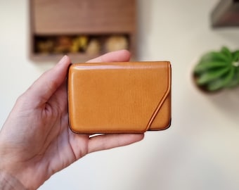 Business card case, Personalized leather card holder, Monogram leather card case for gift, Minimalist leather wallet.