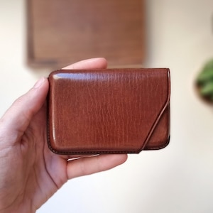 slim leather card case handmade in brown leather.