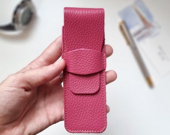 Porte-stylo plume en cuir comme cadeau pour écrivain, couverture de stylo en cuir personnalisée, pochette à crayons en cuir personnalisée avec initiales.