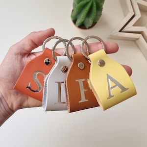 Llavero de cuero personalizado, Llavero de cuero como regalo para mujer, Llavero con monograma, Llavero de cuero personalizado.