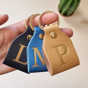 Llavero de cuero personalizado con inicial, Llavero de cuero con monograma personalizado, Llavero personalizado con inicial, Regalo para mujer,