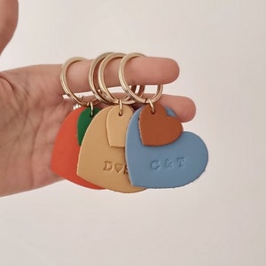 Leather heart keychain perfect as a gift, Leather keychain with heart shape engraved with your initials, Heart key fob for anniversary gift