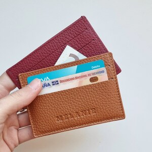 Gepersonaliseerde leren kaarthouder voor vrouwen, minimalistische leren portemonnee met monogram, aangepaste kaartportemonnee, kleine leren portemonnee