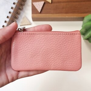 Mini pochette zippée, portefeuille zippé en cuir pour femme, porte-monnaie en cuir personnalisé avec initiale en cadeau pour elle.