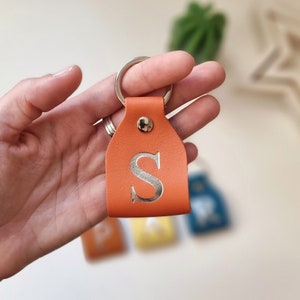 Llavero monograma para regalo del día de la madre, llavero de cuero personalizado para mujer, llavero personalizado para regalo de mamá.