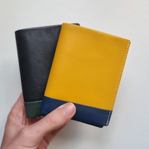 男性用のカラフルな革財布、彼へのプレゼントに二つ折り財布、RFID カード財布、男性用のカスタム革財布、パーソナライズされたデザイン。