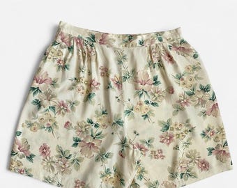 Vintage plus size white floral high waisted shorts