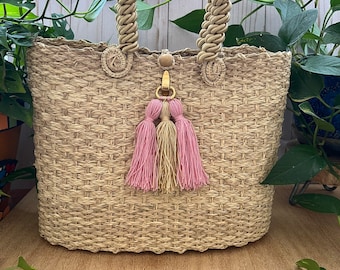 Handwoven Iraca Palm Bag: Bohemian Summer Purse