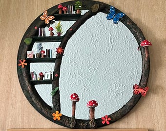 Specchio a forma di fungo in argilla, realizzato a mano in stile cottagecore: un originale specchio decorativo per la biblioteca.