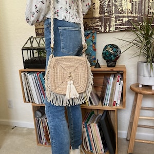 Handmade Iraca Palm Crossbody Bag: Boho Woven Straw Bag