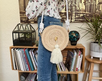 Handwoven Iraca Palm Crossbody Bag: Boho Island Style