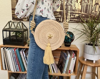 Handwoven Iraca Palm Crossbody Bag: Boho Island Purse