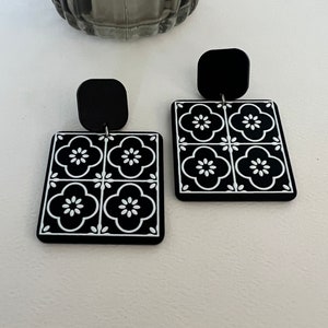 Black & White Flower Dangle Earrings: Retro Boho Chic