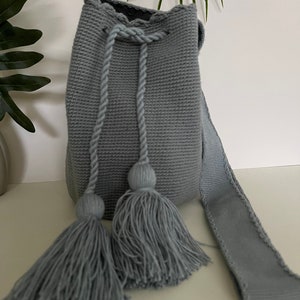 Classic Crochet Bag for Women , Mochila Wayuu, Gray Crossbody Bag, Hand Knit Bucket Bag, Boho Handwoven Bag, Hippie Handbag