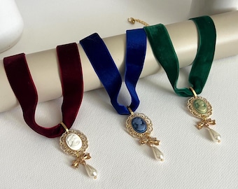 Handmade Victorian-Inspired Velvet Choker: Elegant Pendant Choker