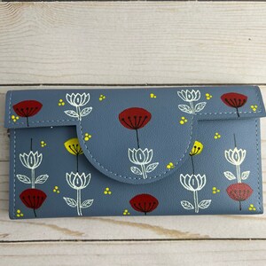 Carteira Floral, Carteira Grande Boho, Carteira Flor Azul, Carteira Artesanal Pintada à Mão, Design de Carteira Único, Carteira Pintada à Mão