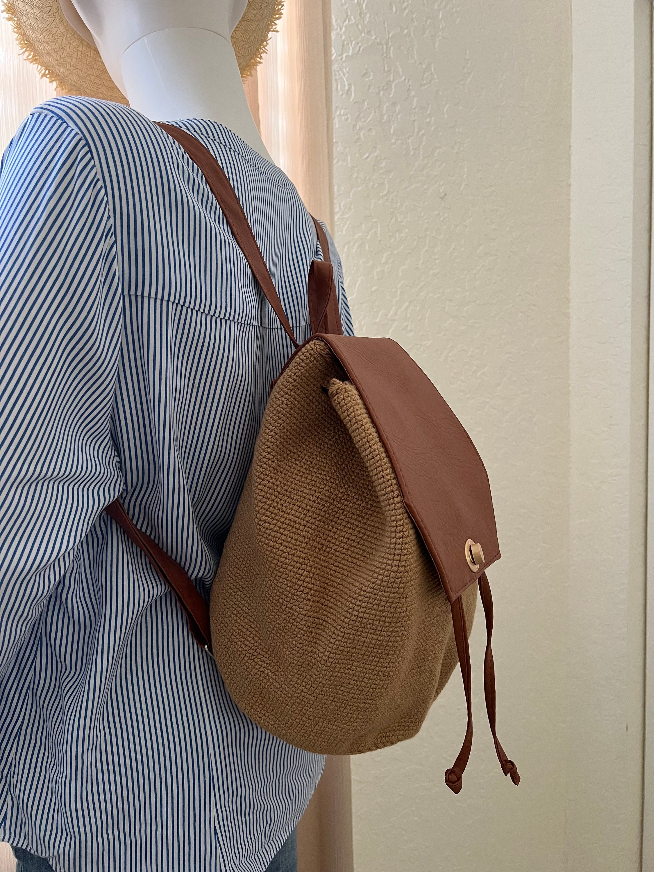 Handwoven Boho Backpack: Wayuu Knit, Faux Leather, Indie  display picture 2