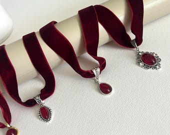 Handmade Burgundy Velvet Choker: Vintage-Inspired Pendant Choker