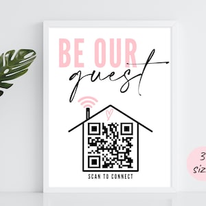 Può includere: Un cartello stampabile con il testo "Be Our Guest" in lettere rosa e nere. Sotto il testo è visualizzato un codice QR in bianco e nero con le parole "Scan to Connect" sotto. Il cartello è incorniciato in una cornice bianca.