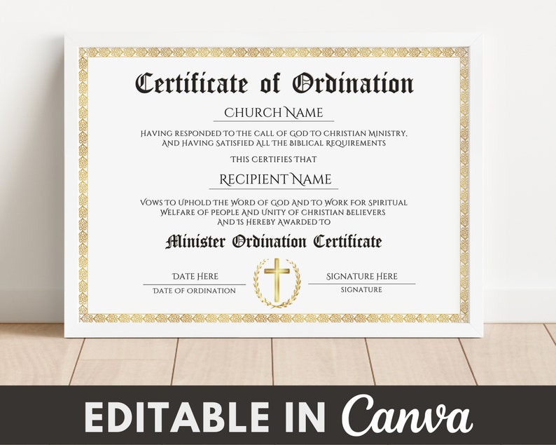 Op de afbeelding: Een wit certificaat van ordening met een gouden rand en een gouden kruis. De tekst luidt "Certificaat van ordening", "Kerknaam", "Naar aanleiding van de roeping van God tot de christelijke bediening. En na het voldoen aan alle bijbelse vereisten", "Dit certificaat bevestigt dat", "Naam van de ontvanger", "Zich ertoe verbindt om het woord van God te verdedigen en te werken voor het geestelijk welzijn van mensen en de eenheid van christelijke gelovigen en wordt hierbij toegekend aan", "Minister Ordinationsschein", "Datum hier", "Datum van de ordening", "Handtekening hier", "Handtekening".