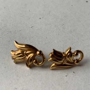 Vintage Avon 1980s Goldtone Tulip Pierced Earrings