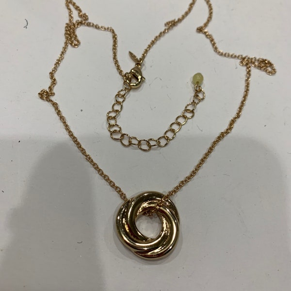 Vintage GV9 Goldtone Knot Pendant Necklace