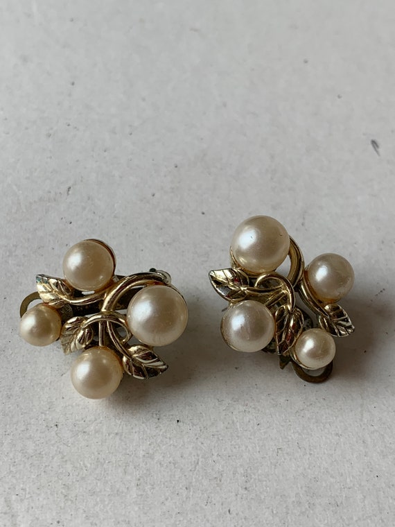 Vintage Marbella Goldtone Faux Pearls with Leaves… - image 1