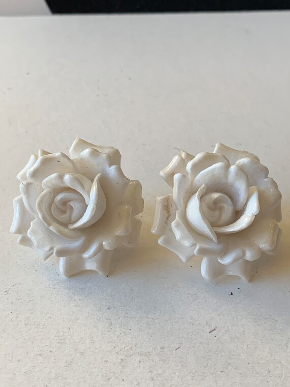 Vintage Trifari Bright White Rose Clipon Earrings