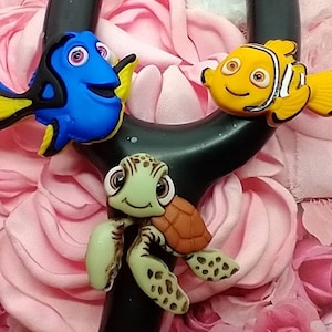 Graziosi ciondoli con stetoscopio a forma di cartone animato adatti ai bambini, per gli operatori sanitari *Il nuovo cinturino scorrevole resta fermo! ....FACILE DA PULIRE!