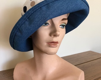 Wide brimmed sun hat in cotton / linen blend with an adaptable and sturdy denim underbrim