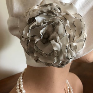 1920s inspired vintage look , 100 percent creamy white linen cloche hat image 3