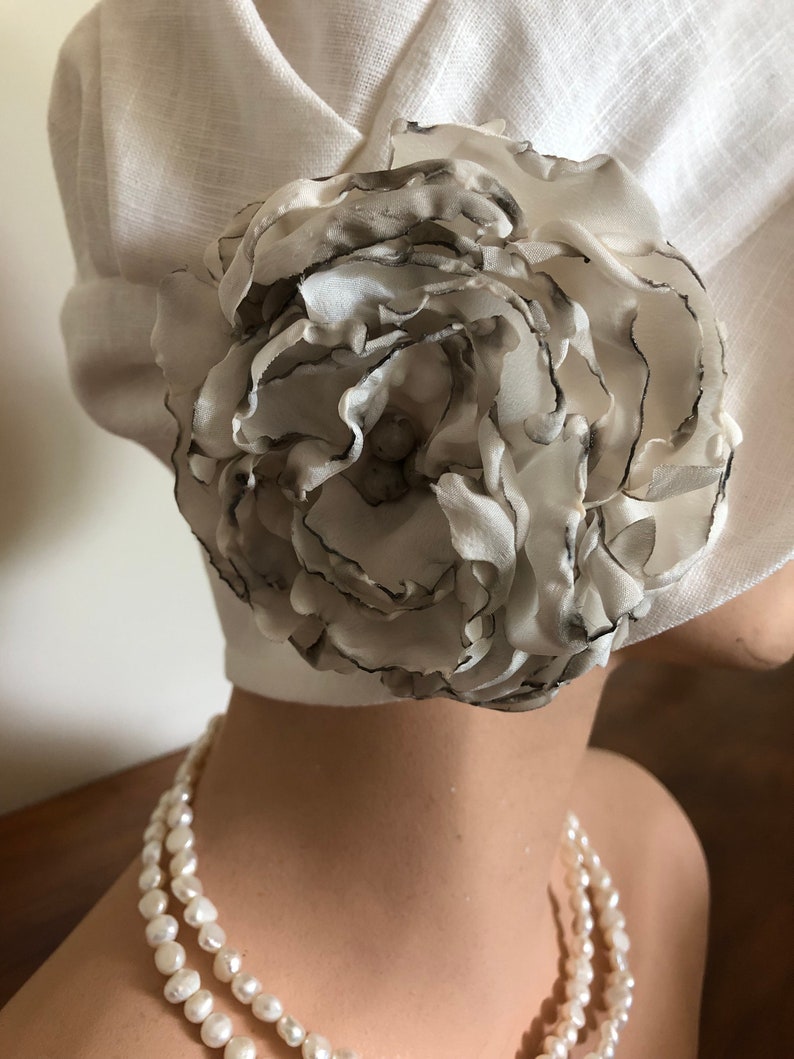 1920s inspired vintage look , 100 percent creamy white linen cloche hat image 3