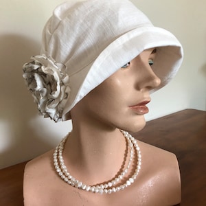 1920s inspired vintage look , 100 percent creamy white linen cloche hat image 2