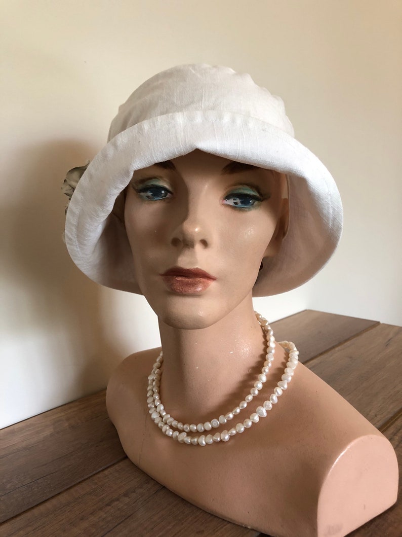 1920s inspired vintage look , 100 percent creamy white linen cloche hat image 6