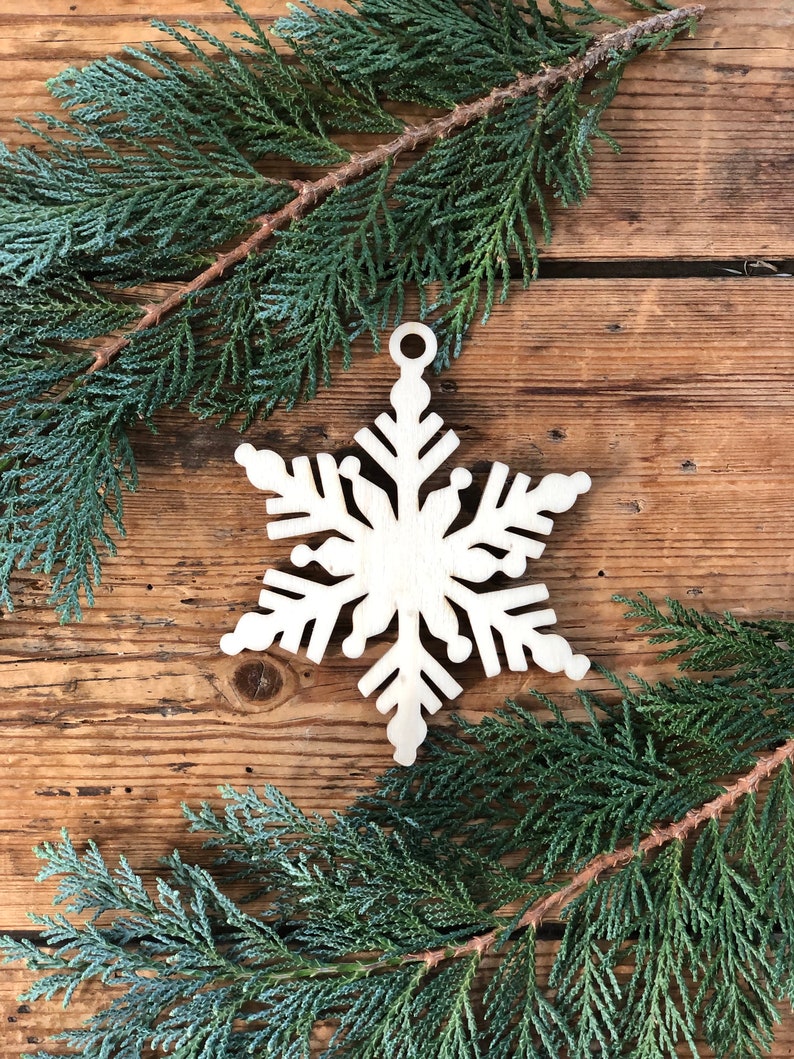 Christbaumanhänger I Anhänger aus Holz I Weihnachtsbaumschmuck I Weihnachtsdeko I Weihnachtsgeschenk Schneeflocke 2