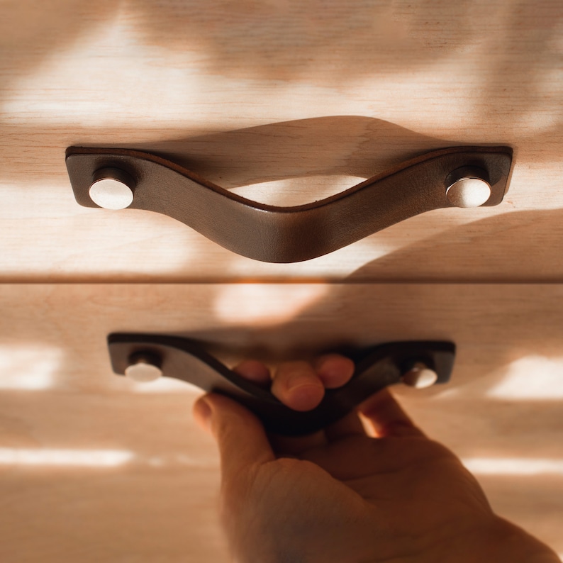Leather HANDLE 2 Units. Ideal for drawers and doors. Easy assembly. All inclusive. image 5