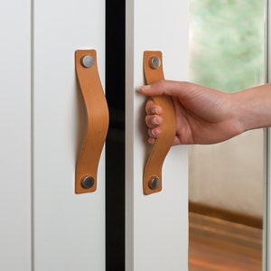 Leather HANDLE 2 Units. Ideal for drawers and doors. Easy assembly. All inclusive. image 6