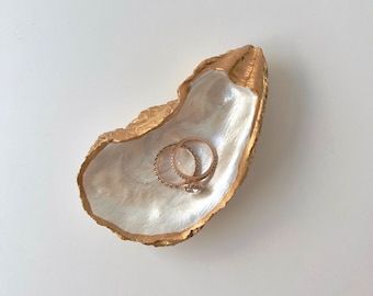 Pearl White Oyster Shell Ring Dish, Pearl Shell Holder Earrings, Oyster Shell Ring Dish, Ring Holder Oyster, Oyster Shell Engagement Gift