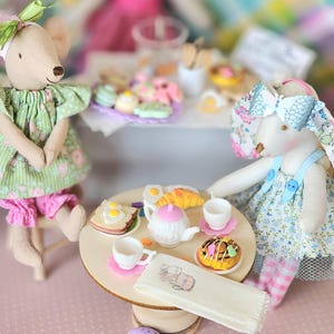 Maileg Größe Kunststoff Tee-Set Teekanne Puppenhaus Ostern Dekor Maileg Miniature Dollhouse. Winzige Maus Ostern spielen Essen Essen und trinken Weihnachtself