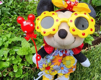 Les lunettes de soleil miniatures inspirées de Disney conviendront aux Disney Nuimos. Maison de poupée miniature. Robe petite souris oreilles de Mickey