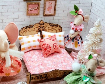 Miniature Christmas Threadmama Wall Art  for Maileg Dollhouse