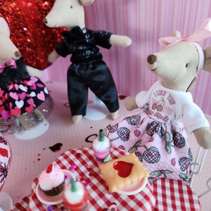 Maileg Sized Play Food...Heart Poptart or Cupcake and drink Valentines Miniature Dollhouse . Tiny mouse Valentine clothes food image 2