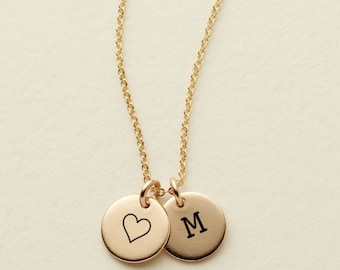 Personalisierte Halskette mit zierlicher Initiale Disc, Halskette Initial Charm, Personalisierter Namensschmuck, Weihnachtsgeschenke Brautjungfern Geschenk für Sie Frauen