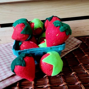 Handmade Felt Strawberries – Pretend Play Food Set for Toddlers – Montessori Toy for Kids – Soft Plush Play Kitchen Fruits – Set of 6 or 12