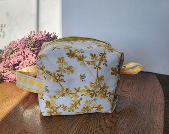 Mini-doosje met rits | Gewatteerde tas honingbij | Klein make-uptasje | Make-uptasje voor op reis | Handgemaakt cadeau voor meisjes | Grillige kleintjes
