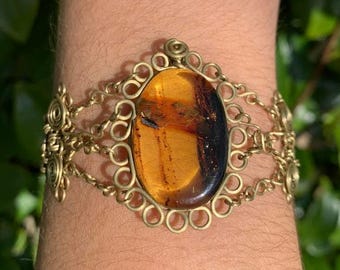 Filigranes Armband aus bernsteinfarbenem Messing