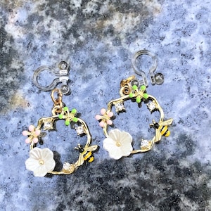 Pretty Honey Bee Resin Clip on Earrings, Gift for Beekeeper, Bumble Bee Insect with Flower Earring, Bee Lover Gifts, Spring Jewelry